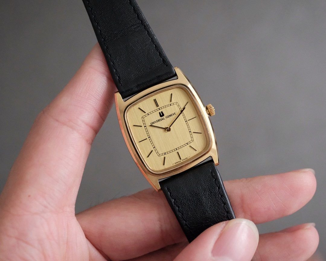 Vintage Universal Geneve Tank Tonneau Ref. 542145